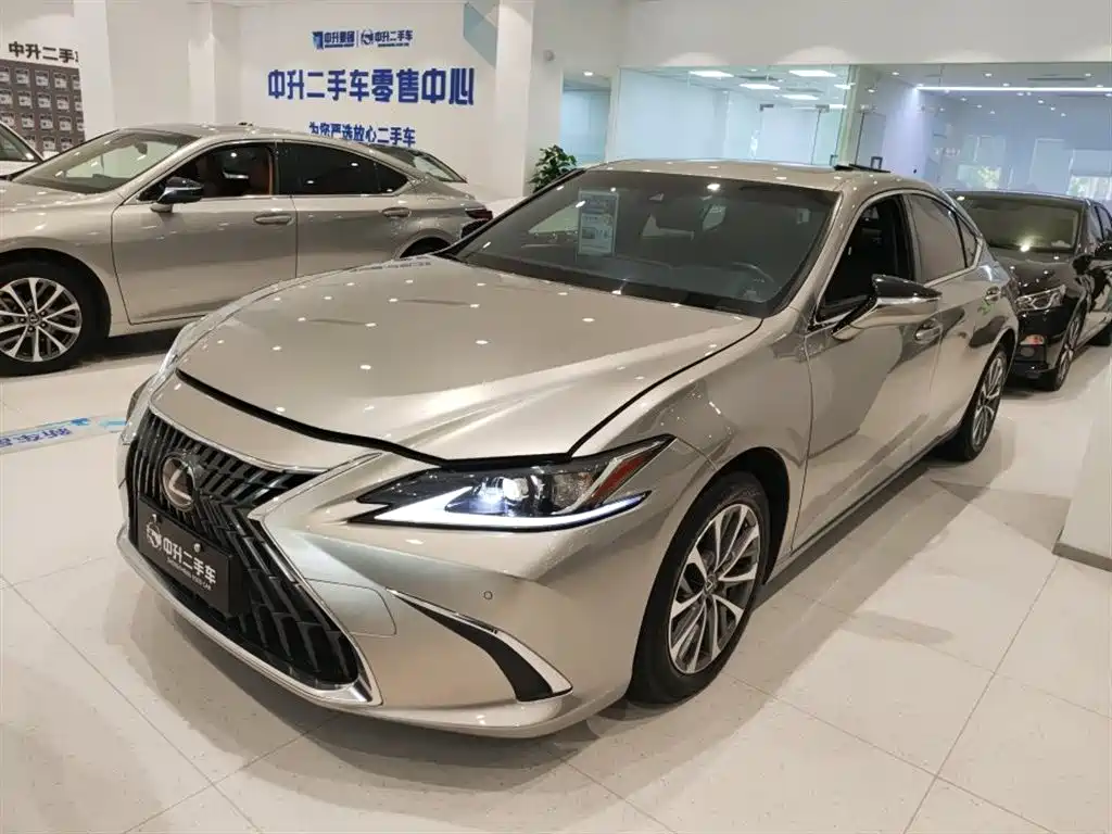 Lexus ES 2022 — фото 1