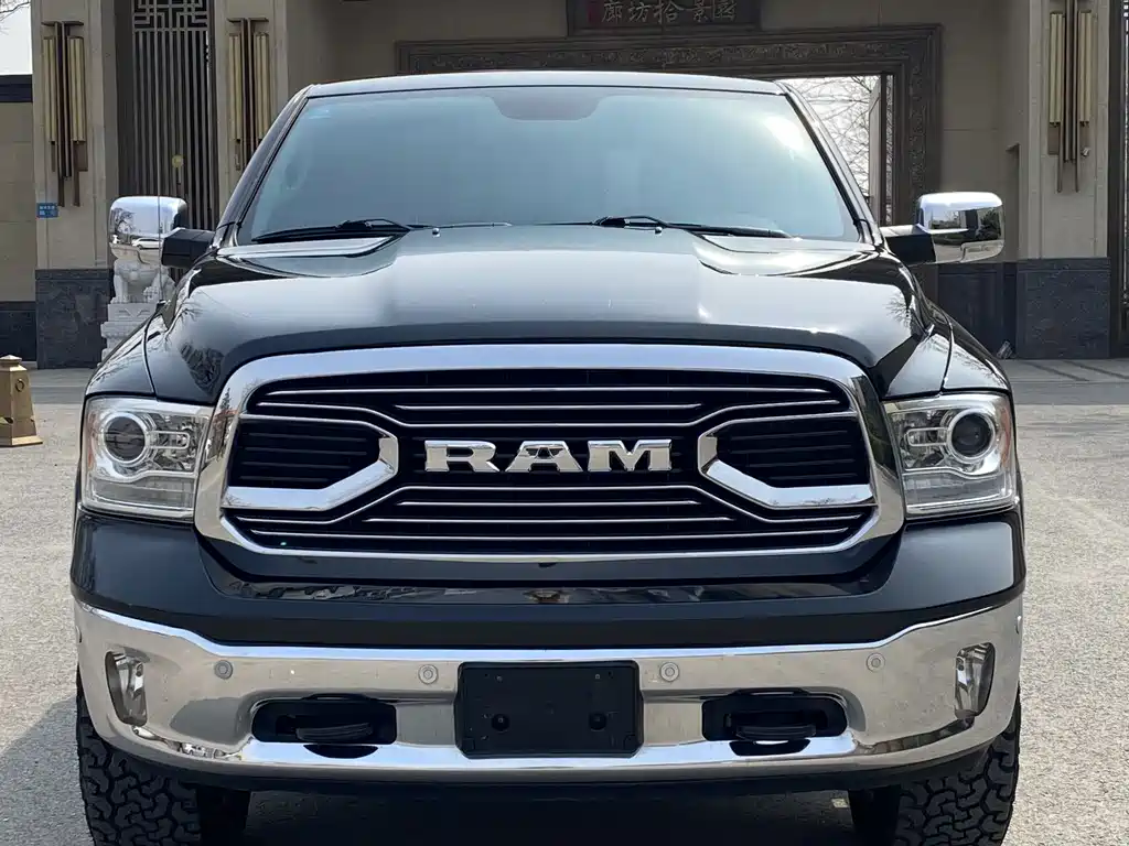 RAM Trucks 2017 — фото 2