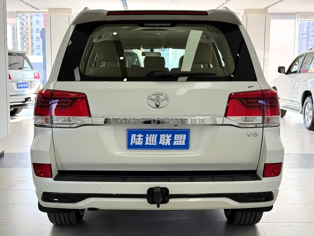 Toyota Land Cruiser 2018 — фото 17