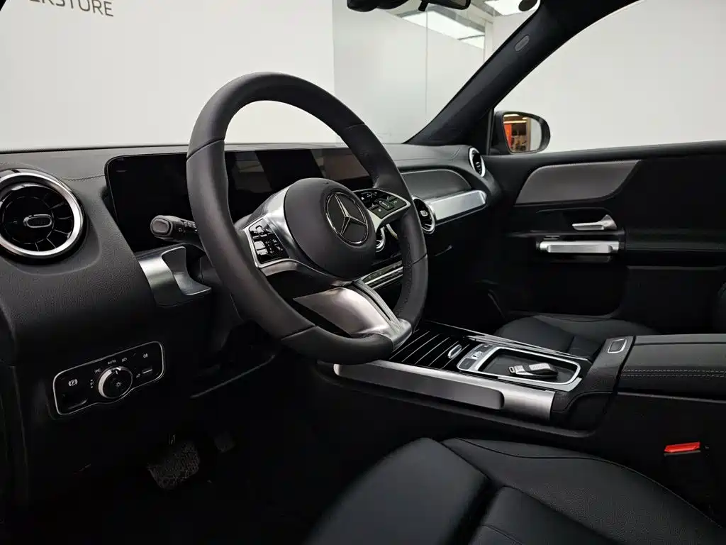 Mercedes-Benz GLB 2024