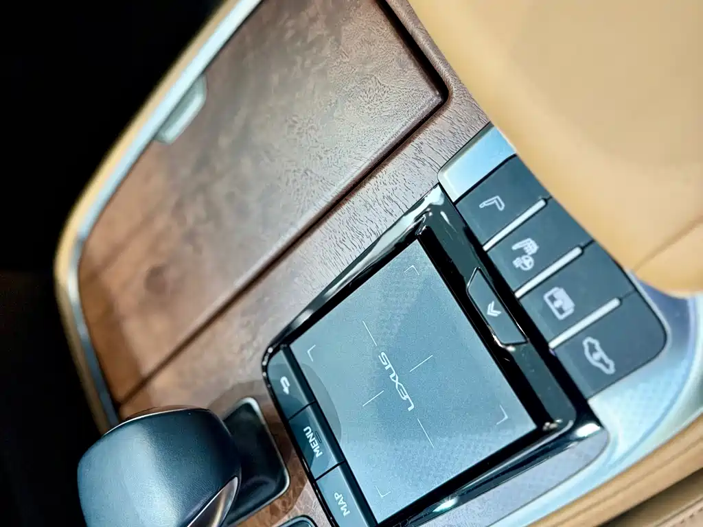 Lexus LS 2021 — фото 17