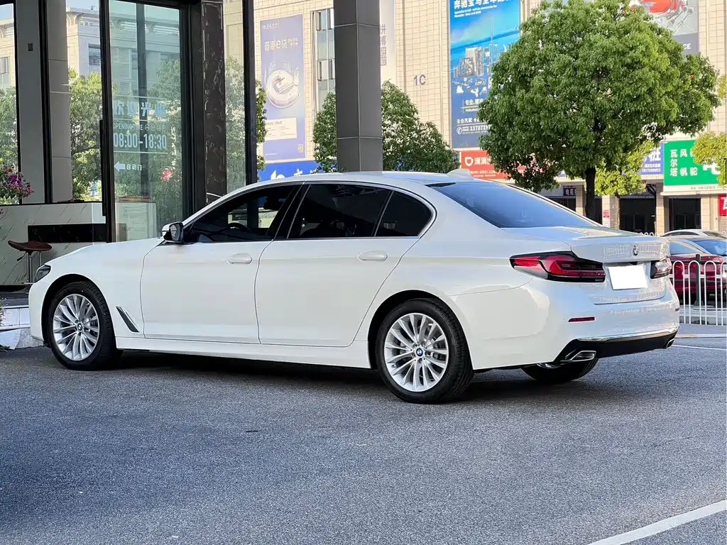 BMW 5 Series 2020 — фото 9