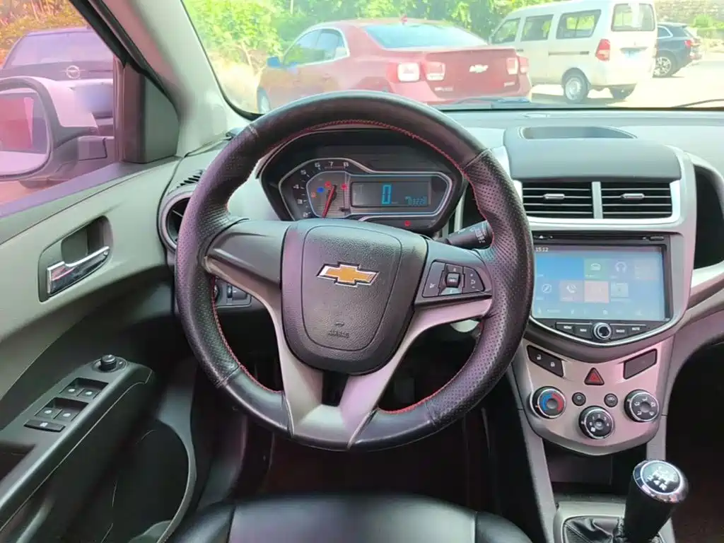 Chevrolet Aveo 2015 — фото 11