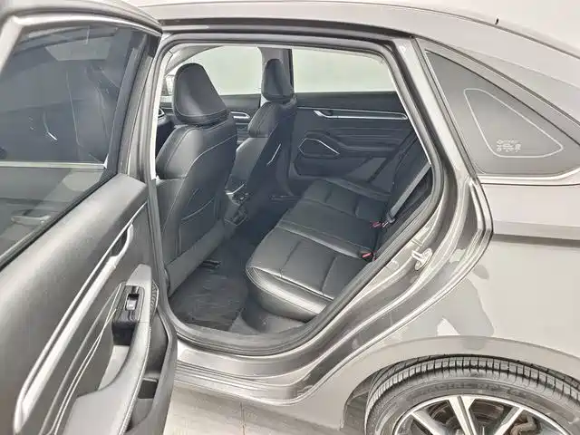 Geely Emgrand 2022