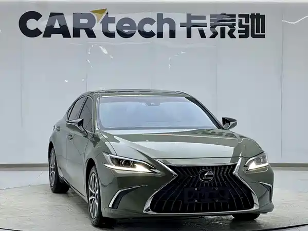 Lexus ES 2020