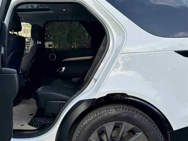 Land Rover Discovery 2023