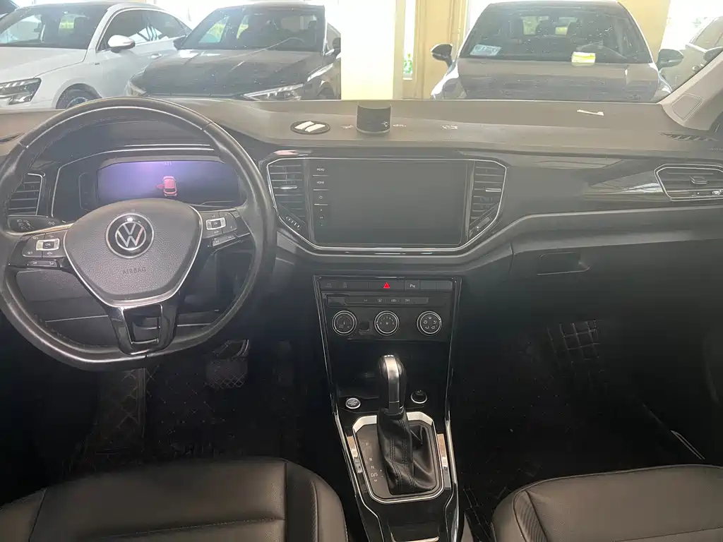 Volkswagen T-Roc 2023 — фото 10
