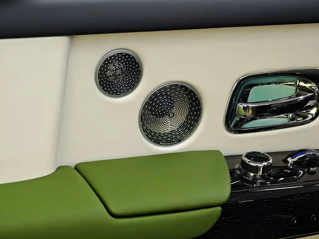 Rolls-Royce Phantom 2023 — фото 17