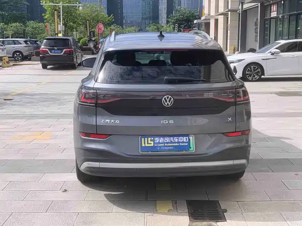 Volkswagen ID.6 2022