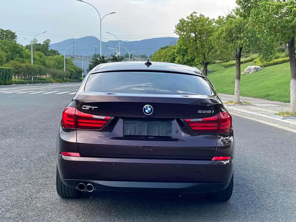 BMW 5 Series GT 2015 — фото 16
