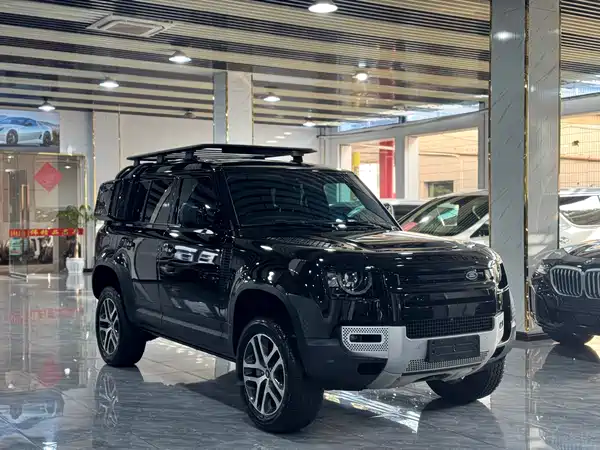 Land Rover Defender 2024