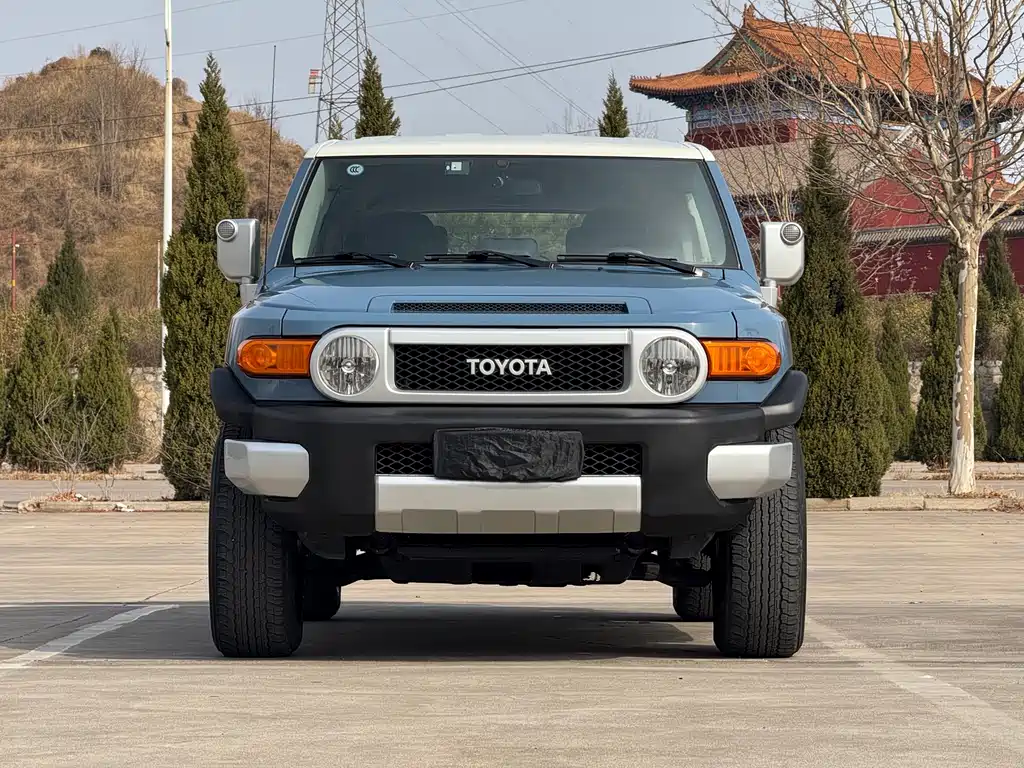 Toyota FJ Cruiser 2018 — фото 2