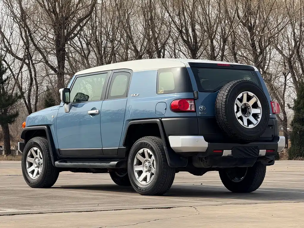 Toyota FJ Cruiser 2018 — фото 8