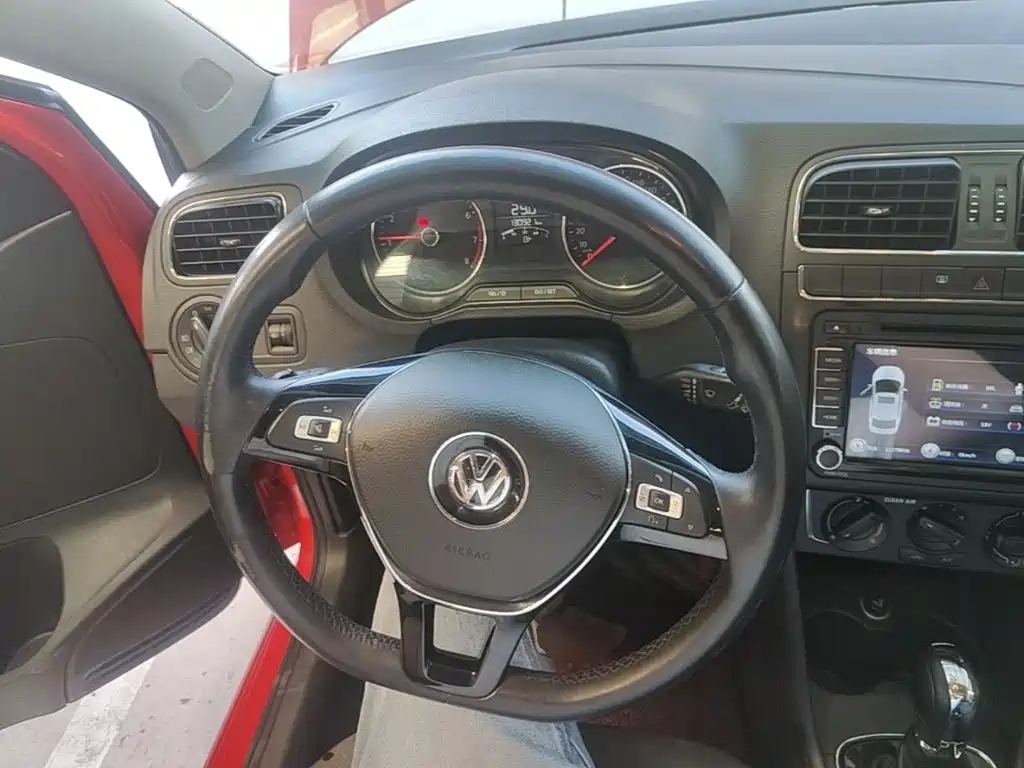 Volkswagen Polo 2016 — фото 11