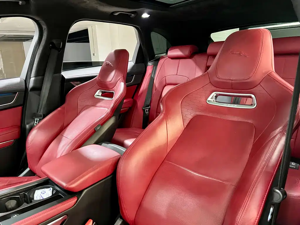 Jaguar F-PACE 2023 — фото 10