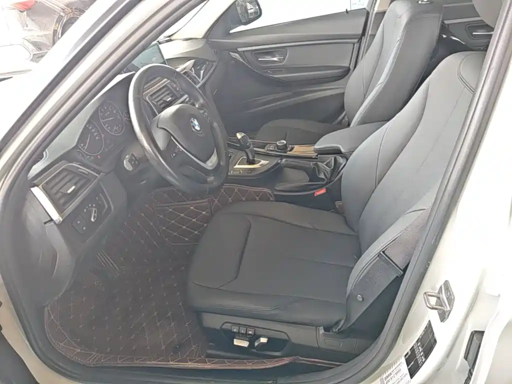 BMW 3 Series 2017 — фото 11