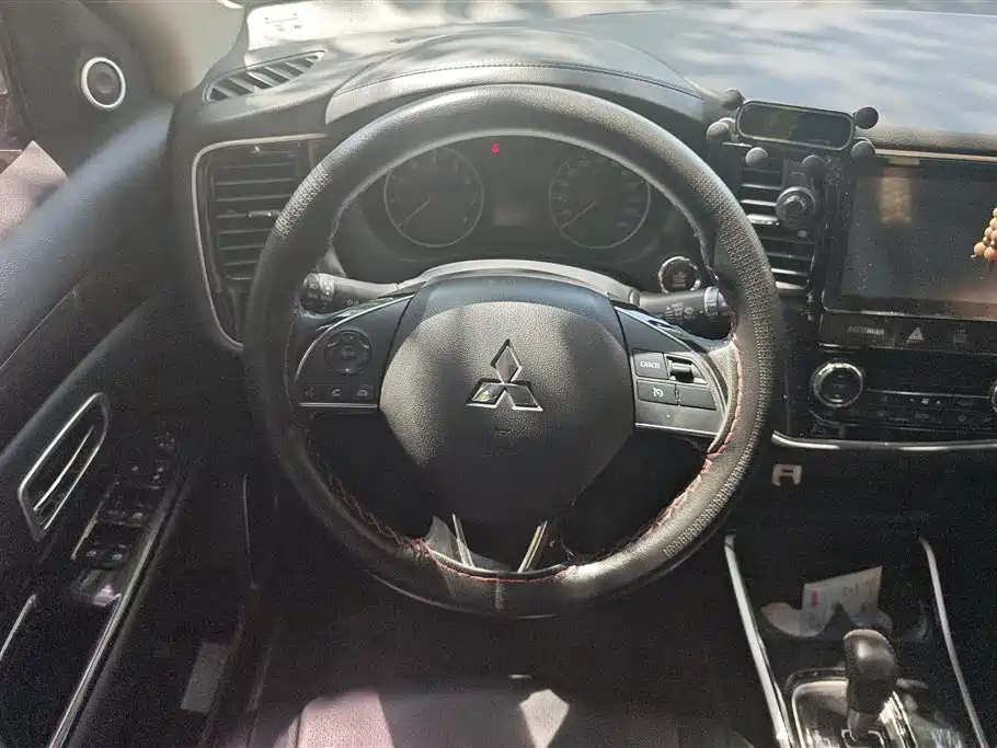 Mitsubishi Outlander 2018 — фото 15