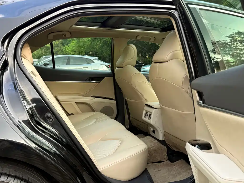Toyota Camry 2020 — фото 11