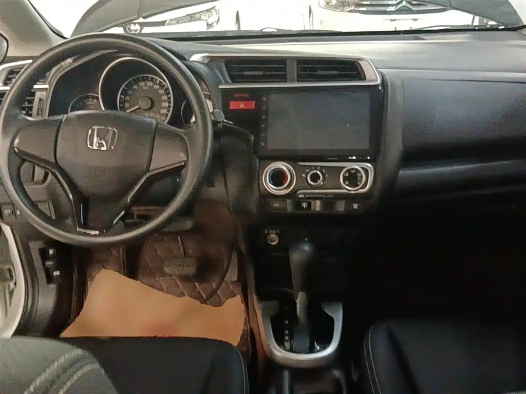 Honda Fit 2017 — фото 10