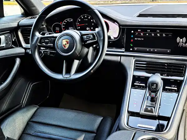Porsche Panamera 2023