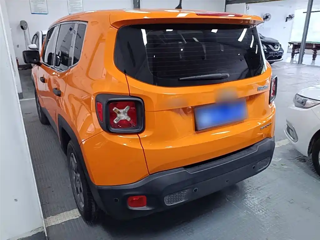Jeep Renegade 2016 — фото 5