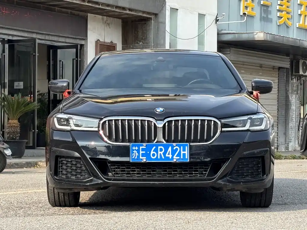 BMW 5 Series 2022 — фото 1