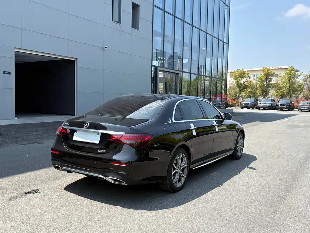 Mercedes-Benz E-Class 2021 — фото 15