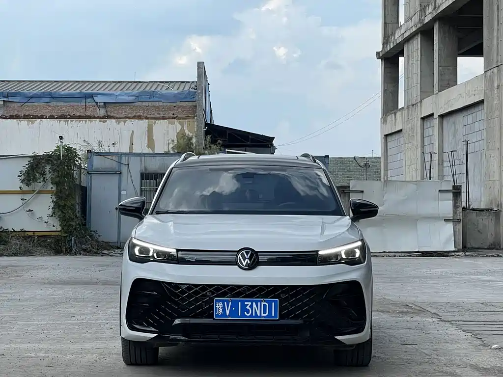 Volkswagen Tiguan L 2024 — фото 2