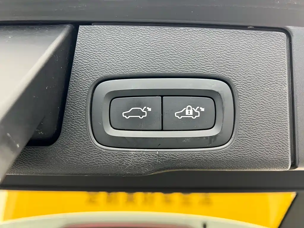 Volvo XC60 2021 — фото 26