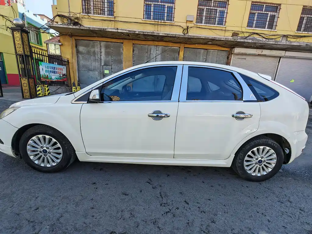 Ford Focus 2014 — фото 10
