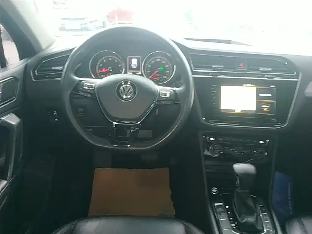 Volkswagen Tiguan L 2020 — фото 11