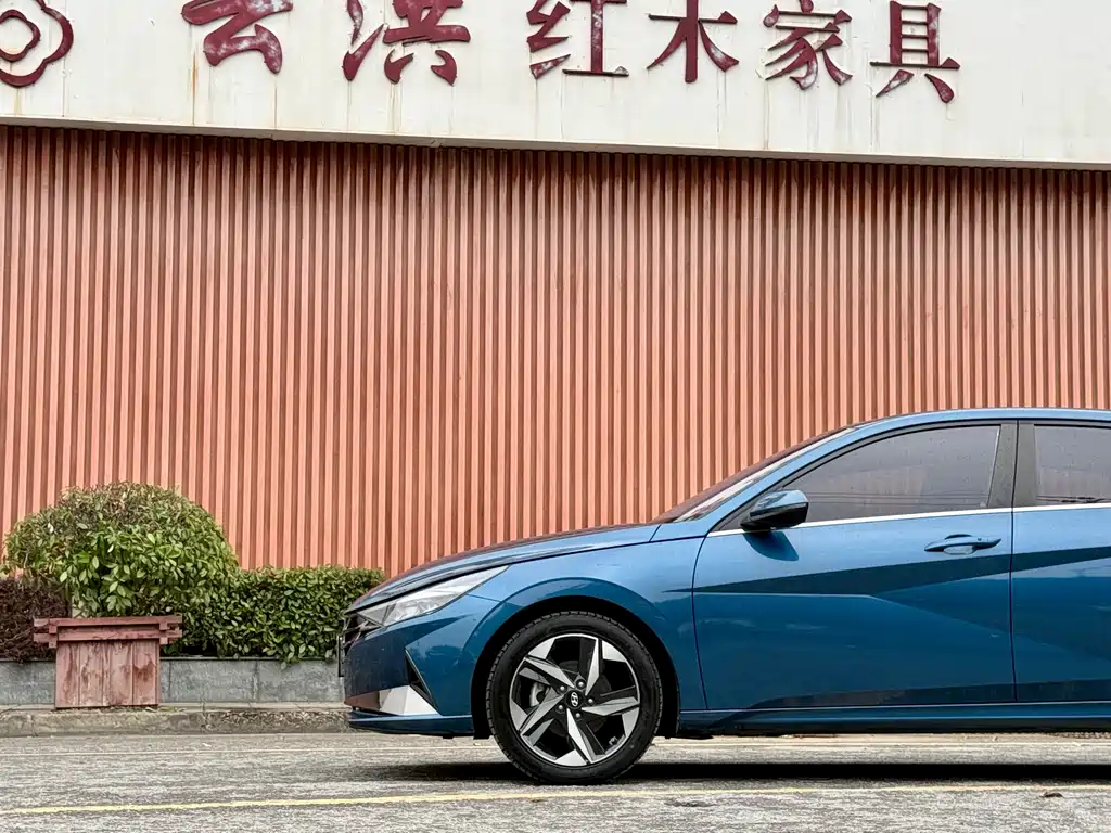 Hyundai Elantra 2021 — фото 3
