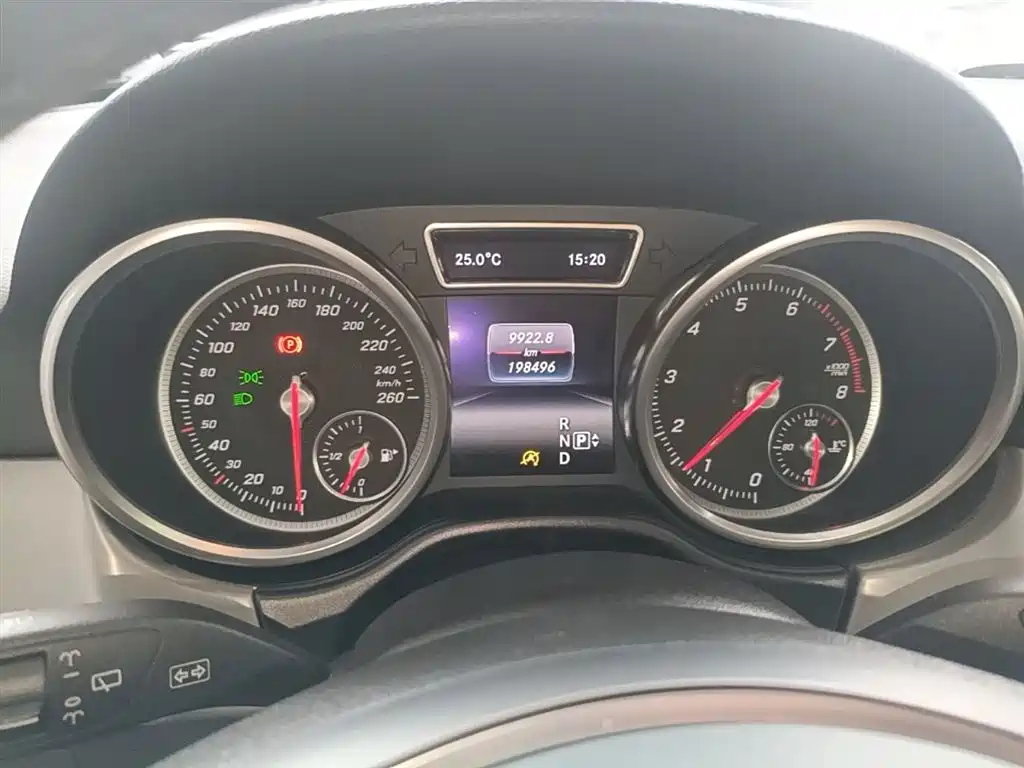 Mercedes-Benz GLE 2015 — фото 12