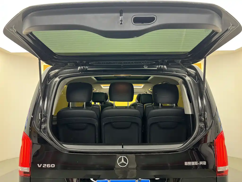 Mercedes-Benz V-Class 2021 — фото 30