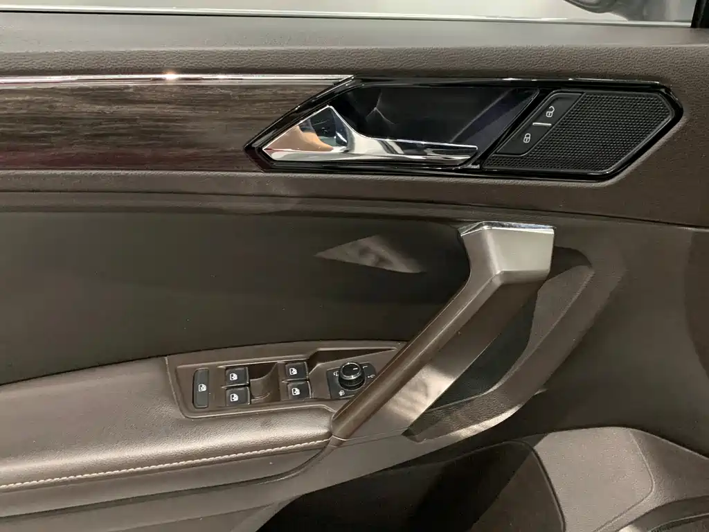 Volkswagen Tiguan L 2017 — фото 10