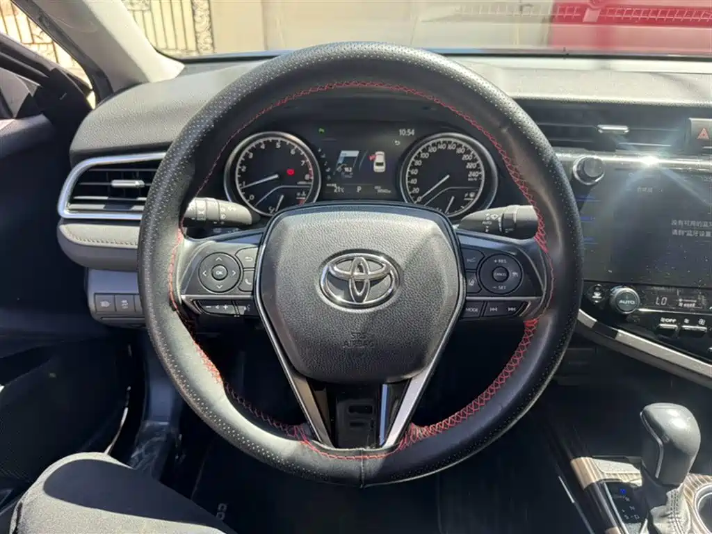 Toyota Camry 2019 — фото 11