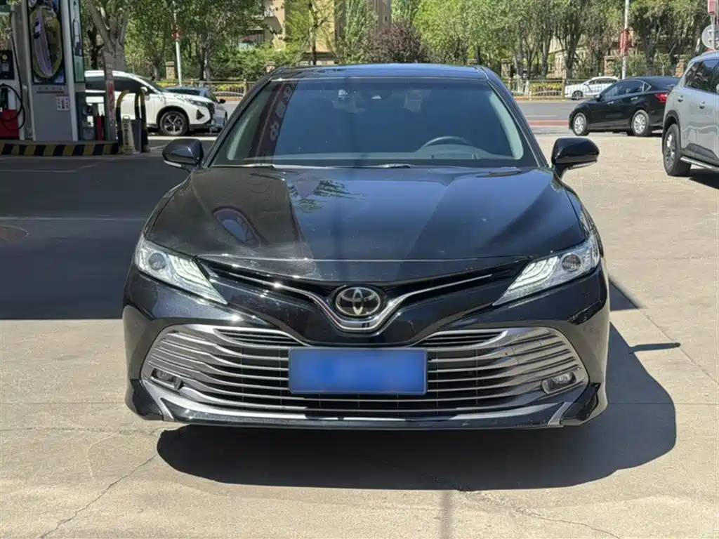 Toyota Camry 2019 — фото 5