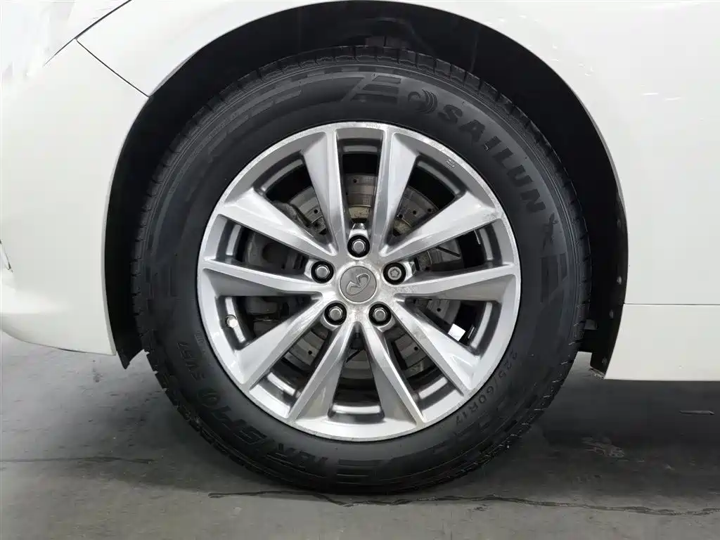 Infiniti Q50L 2015 — фото 17