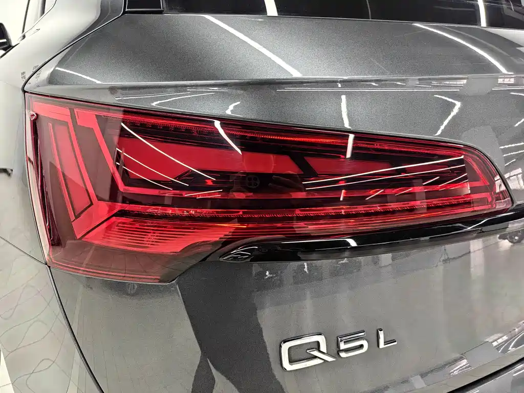 Audi Q5L 2023 — фото 18