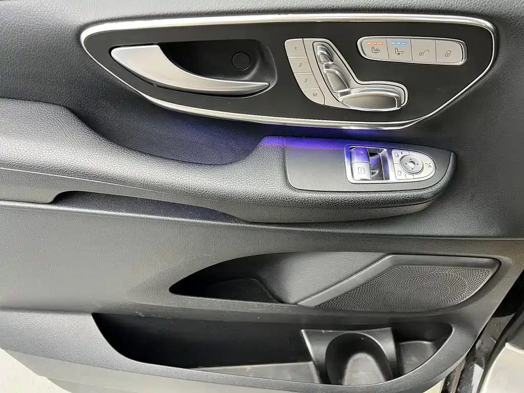 Mercedes-Benz V-Class 2021 — фото 4