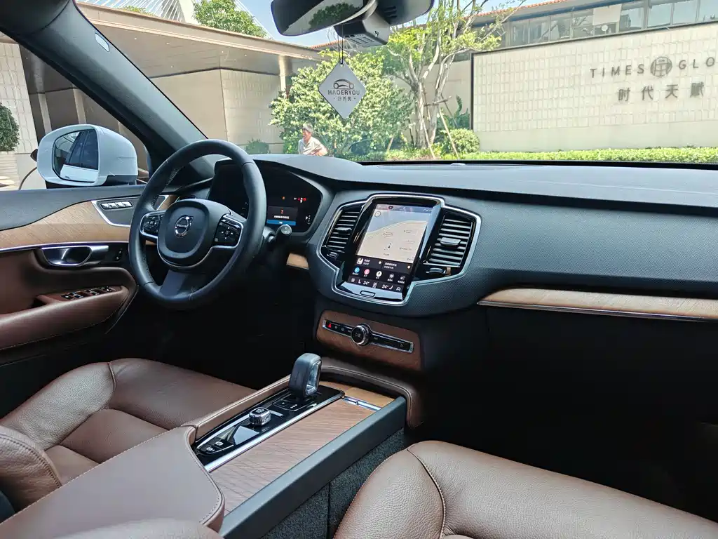 Volvo XC90 2023 — фото 13