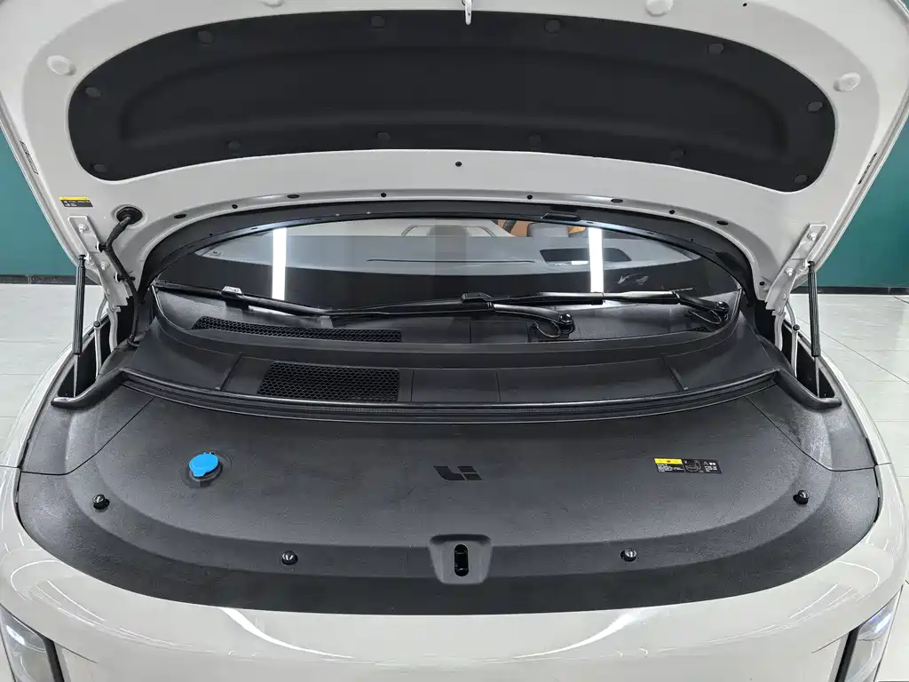 Li Auto i8 2025 — фото 16