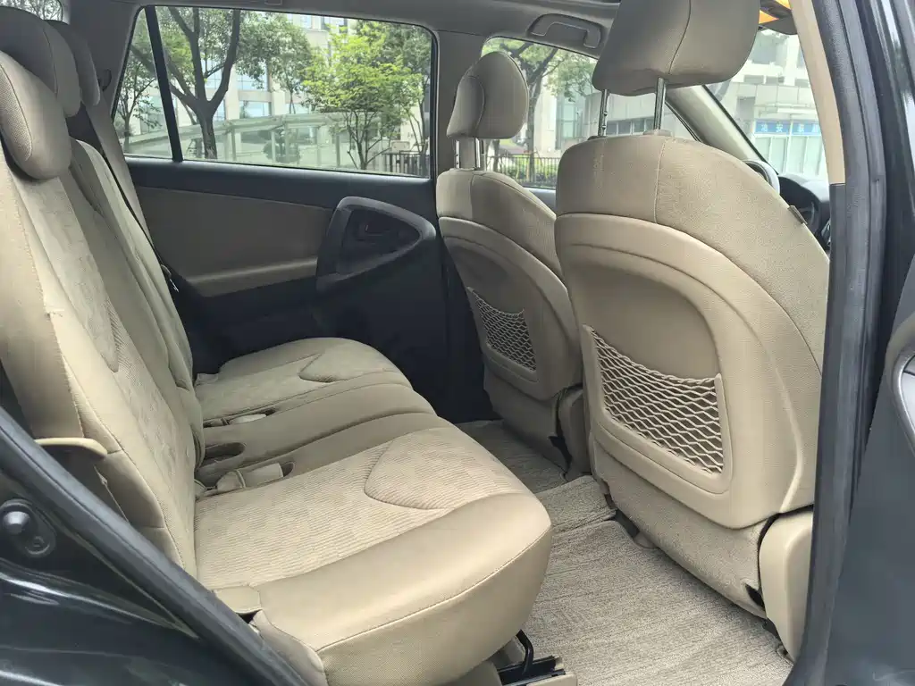 Toyota RAV4 2013 — фото 12