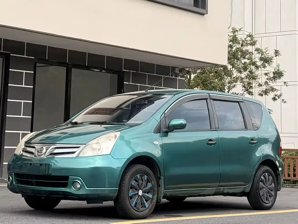 Nissan Livina 2010