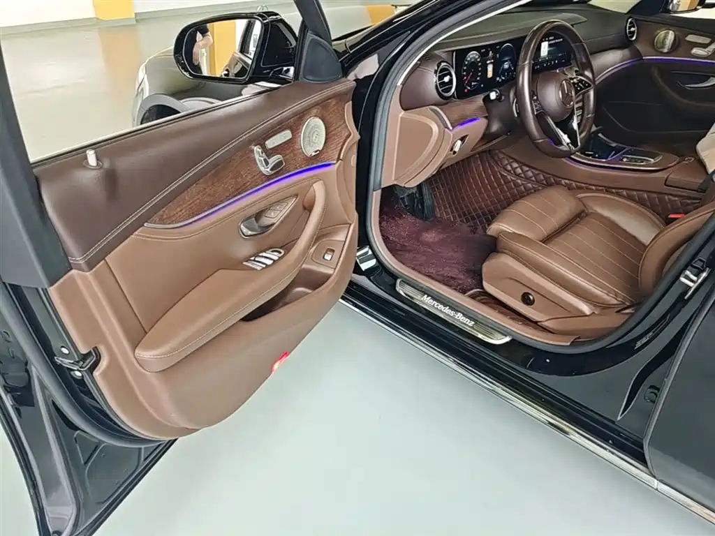 Mercedes-Benz E-Class 2022 — фото 16