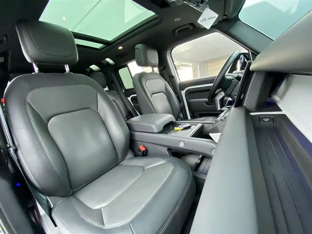 Land Rover Defender 2024 — фото 10