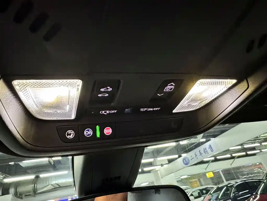 Cadillac XT6 2021 — фото 14
