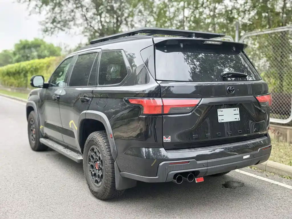 Toyota Sequoia — фото 6