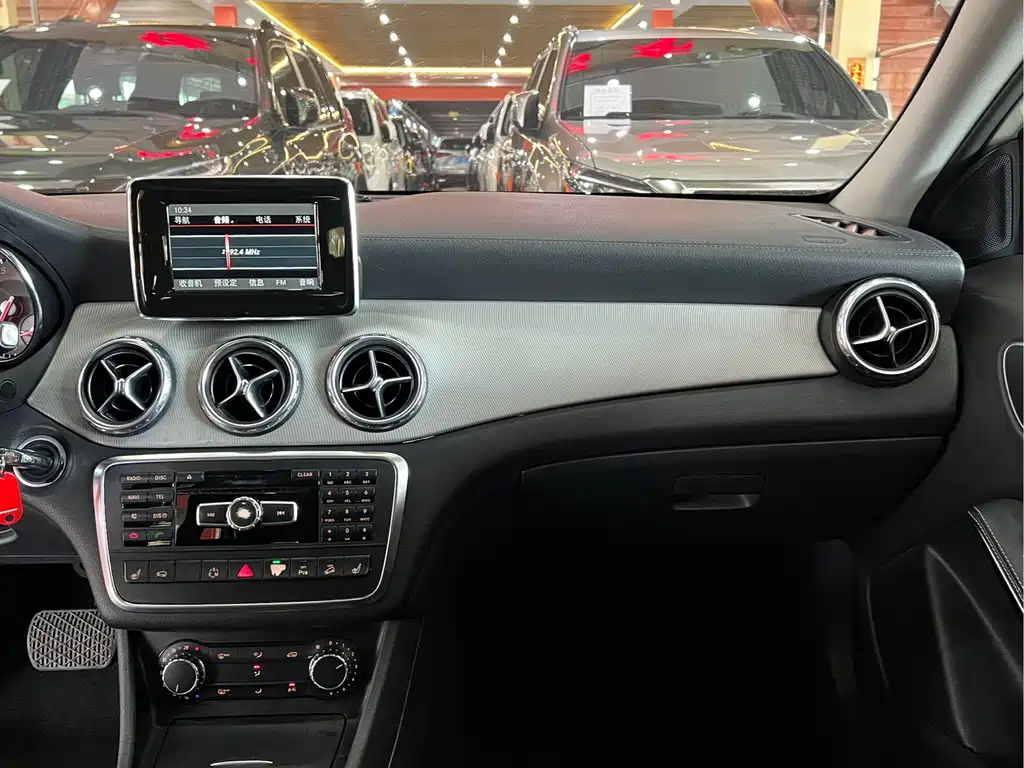 Mercedes-Benz GLA 2016 — фото 11