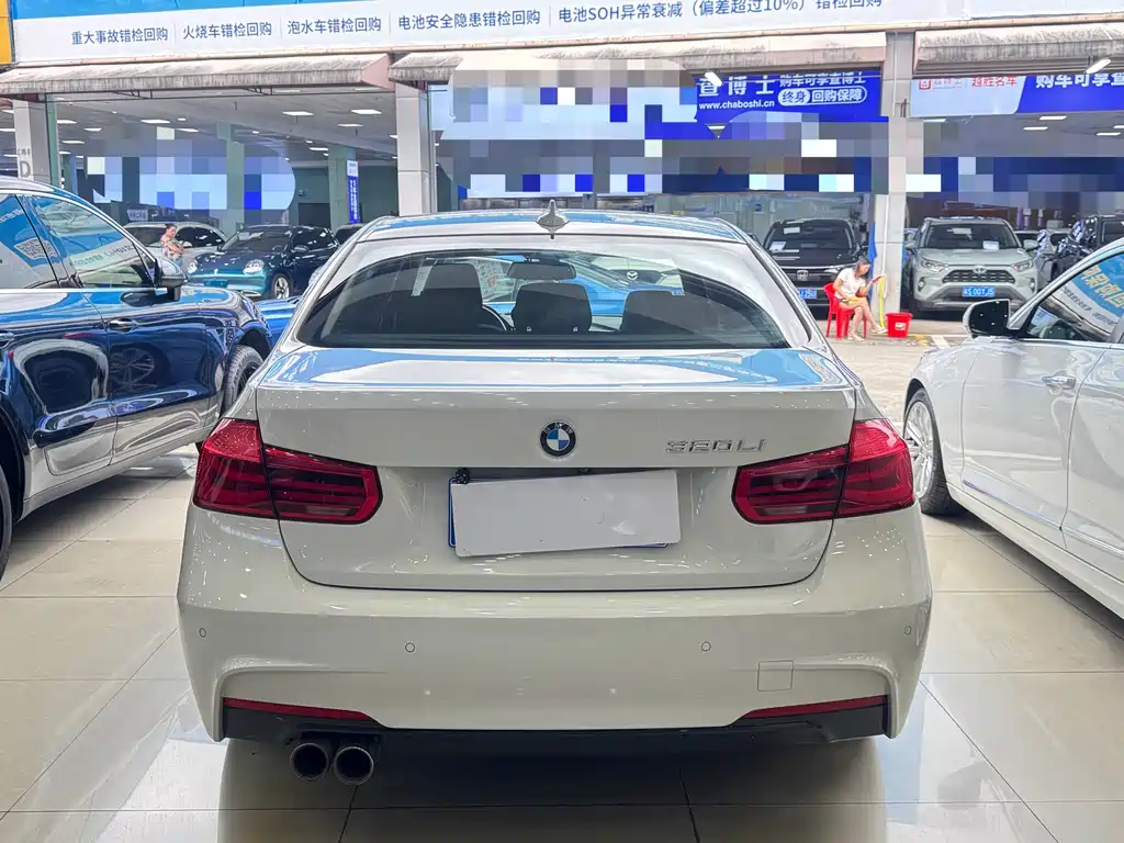 BMW 3 Series 2018 — фото 14